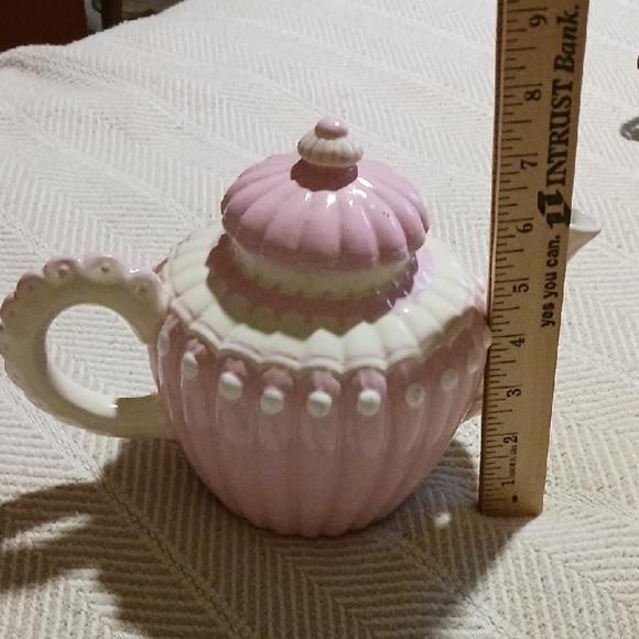 Elegant Pink and White Ceramic Teapot - Picture 4 of 13